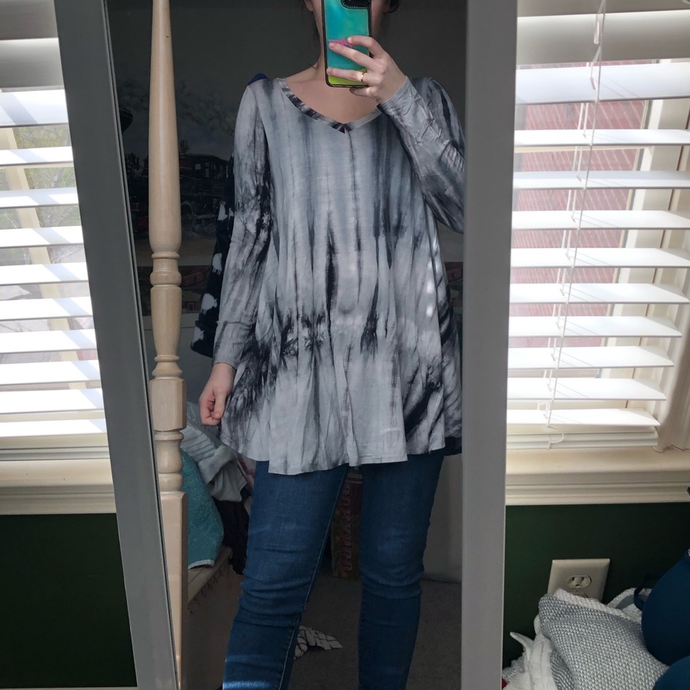 Back and grey tyedye tunic